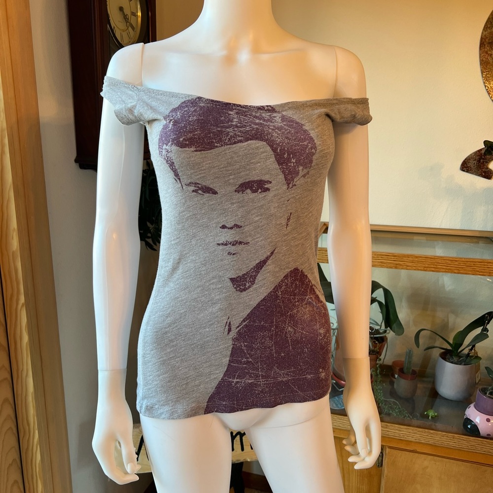 Rare Twilight Saga Jacob off the shoulder top